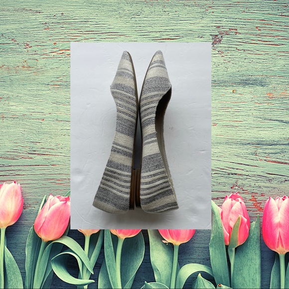 GAP Flats | Cream & Gray Striped Pointy Toed Flats | US Size 9 - Picture 3 of 6